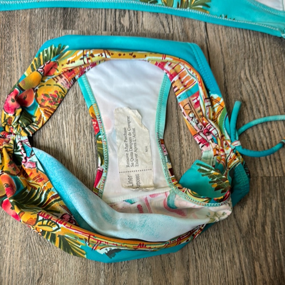 Tropical Women’s Swim Set - Picture 4 of 5